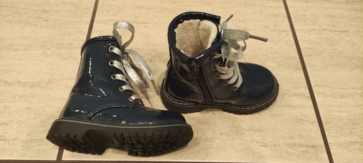 Buty ocieplane z futerkiem w środku rozmiar 22