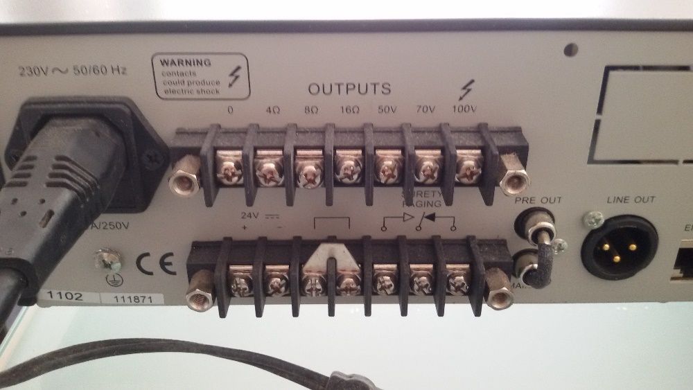 Amplificador marca Optimus de 30 W RMS (100 V)
