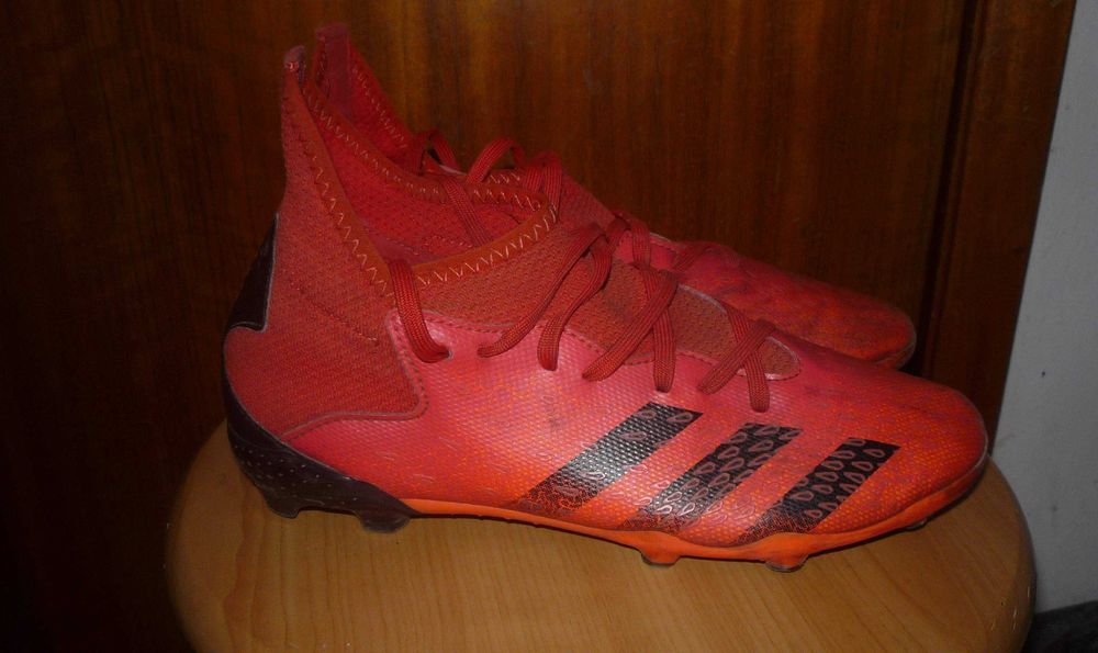 Chuteiras Predator Criança 37 e meio: 1 euro