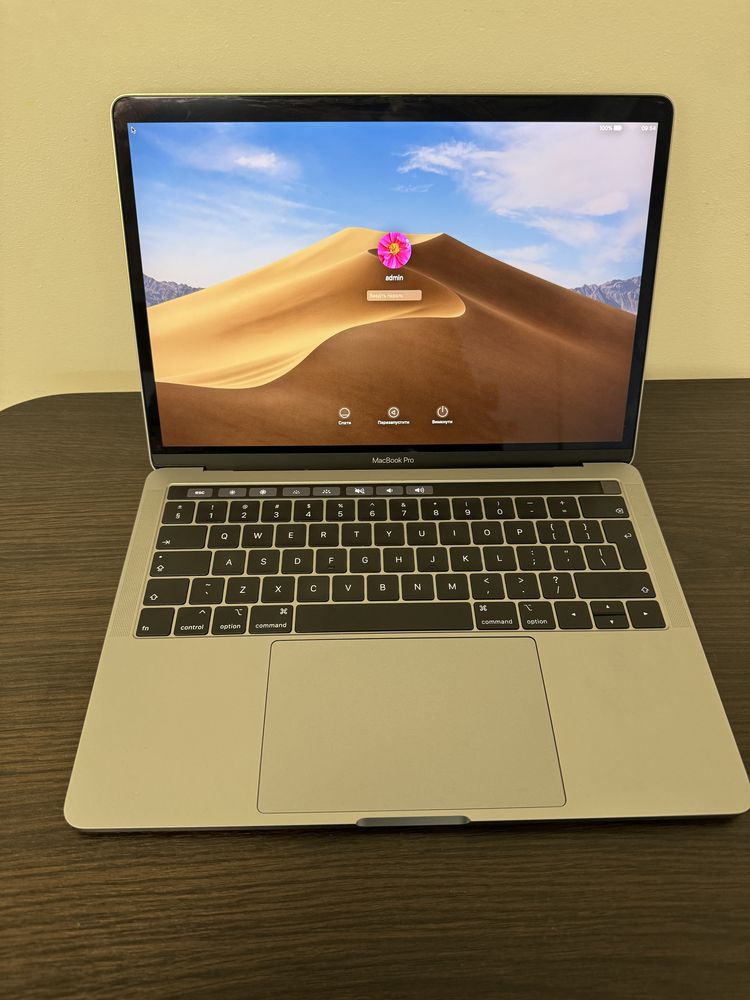 Macbook Pro A2159 2019 Touchbar Чудовий стан не крутився