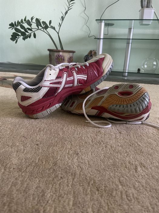 Кросівки ASICS для волейболу розмір 40