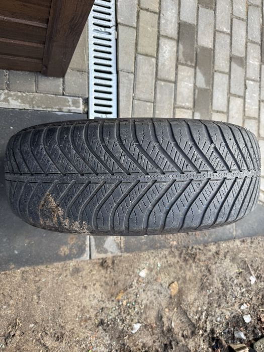 Opona goodyear vector 4 215/60 r17