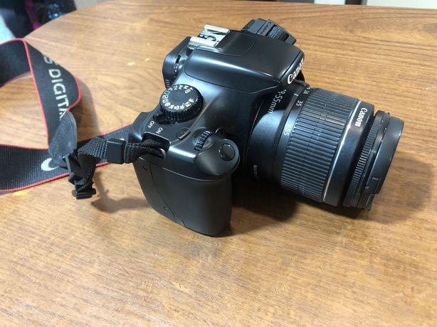 Продам зеркальную фотокамеру Canon EOS 1100D