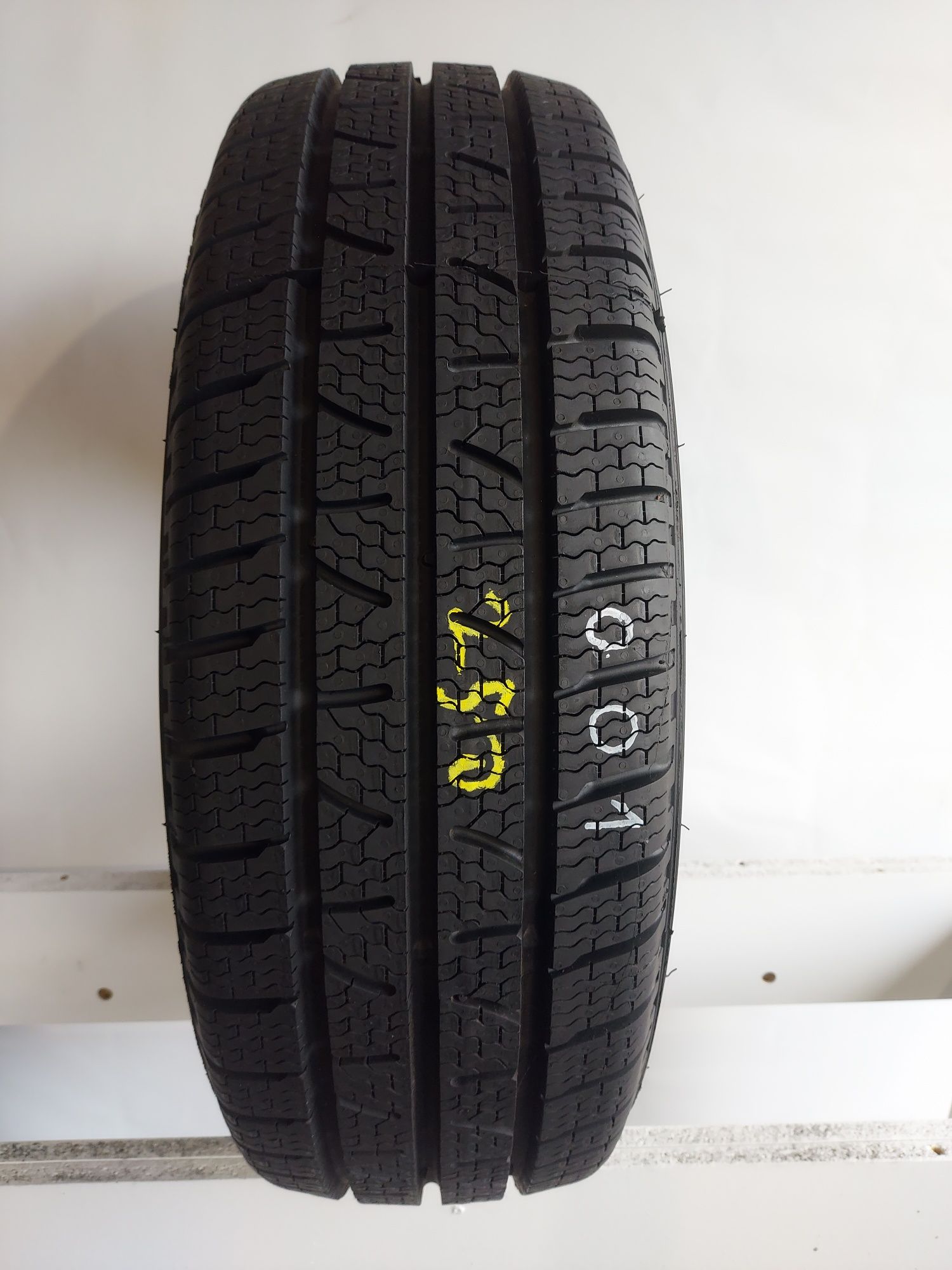 Opona pojedyncza 205/70/15 C Pirelli Carrier 9,8 mm