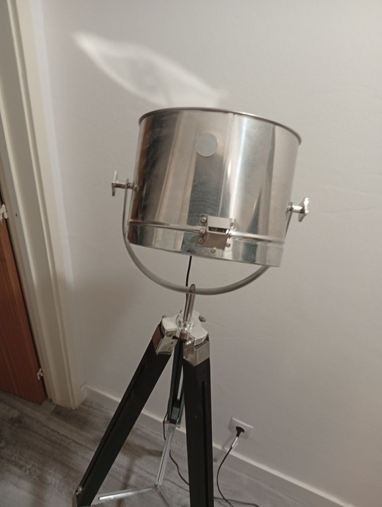 Candeeiro de pé Homa