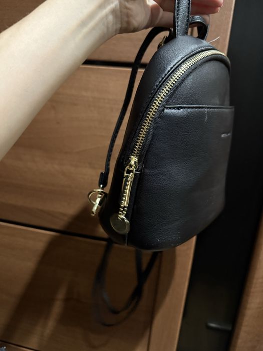 Чорний жіночий рюкзак