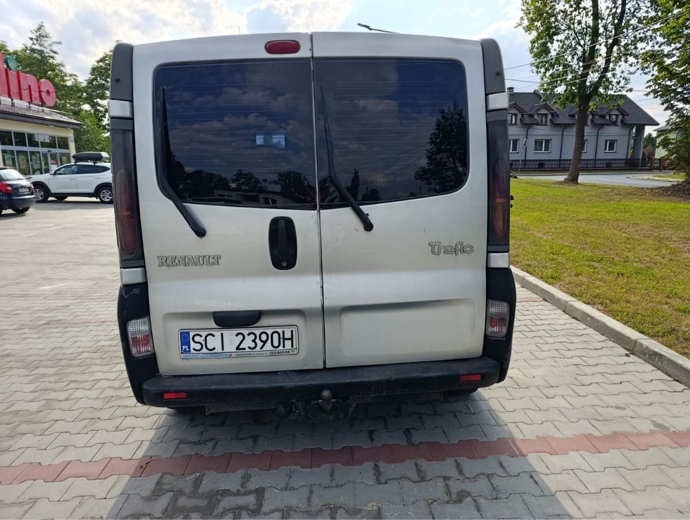 Sprzedam RENAULT TRAFIC 1.9 cm 101 koni rok 2004 HAK Klima