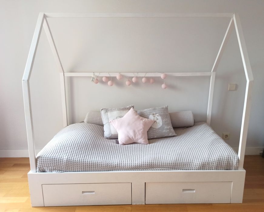 Cama de criança estilo Montessori