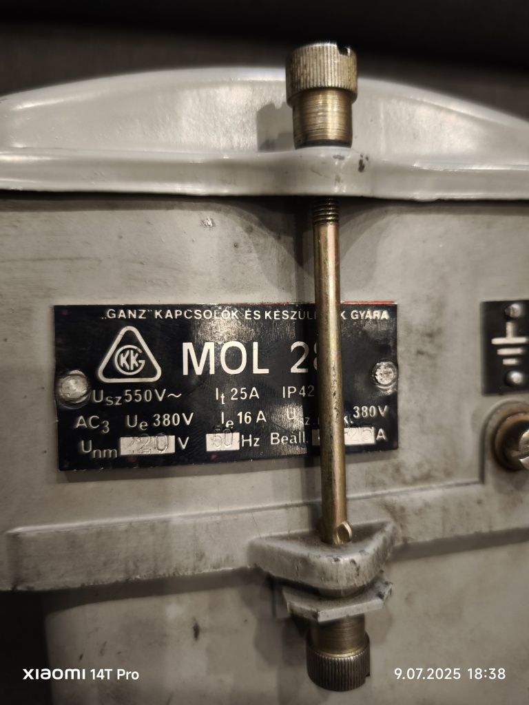 Wyłącznik olejowy MOL 28 zakres 14A - 25A