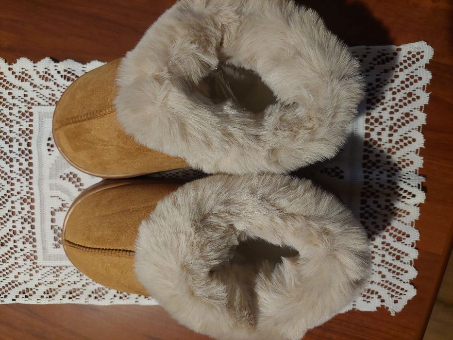 Nowe super ciepłe kapcie r42 długość wewnątrz 27cm,gruba podeszwa,lekk