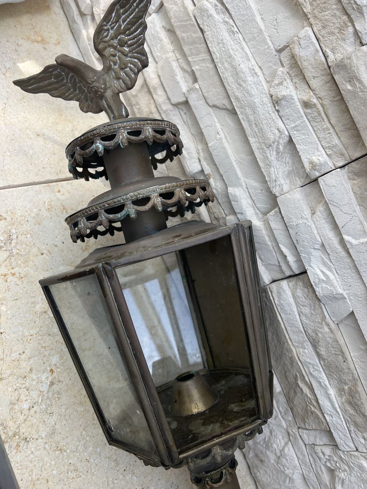 Mosiężna stara lampa powozowa z orłem naftowa pochodnia latarnia