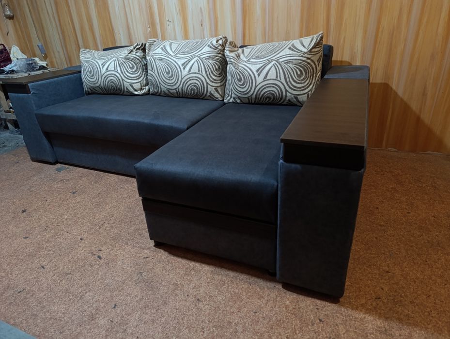 Продам угловой диван.