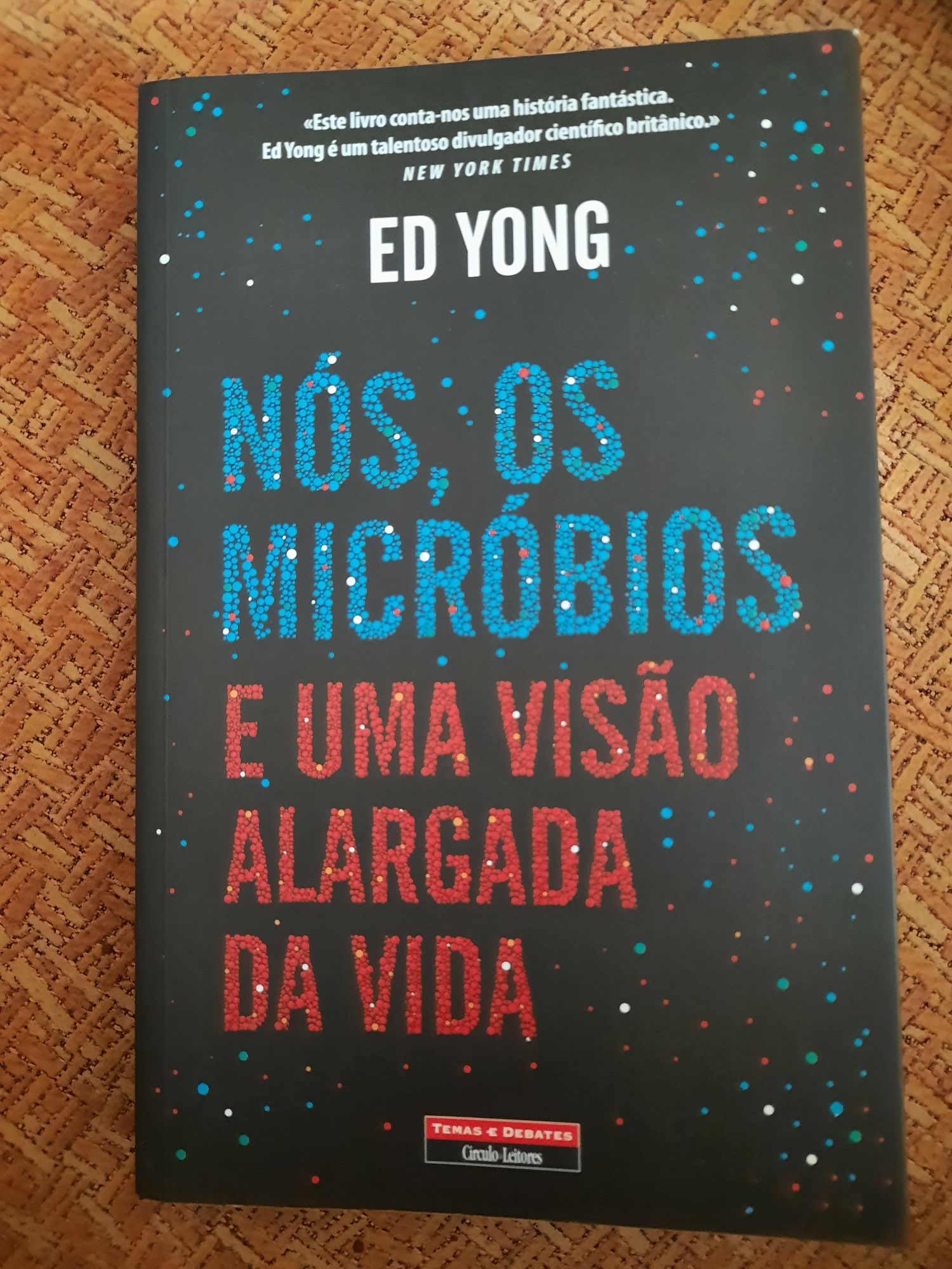 Nós, os micróbios  e uma visão alargada da vida