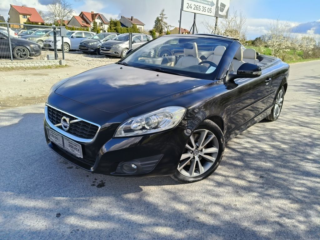 Volvo C70 2,0d  LIFT automat Momentum  *** Czarny  na beżu ***
