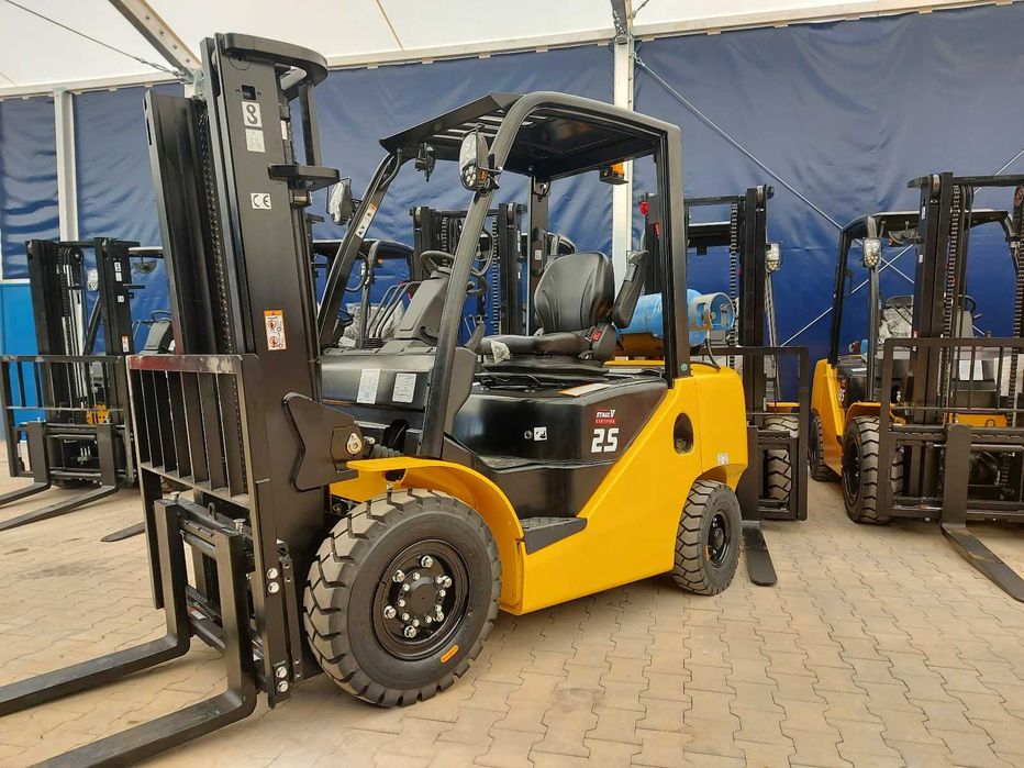 Wózek widłowy HANGCHA CPYD25 TRIPLEX 4,5m 2500kg 3 sekcje WYPRZEDAŻ