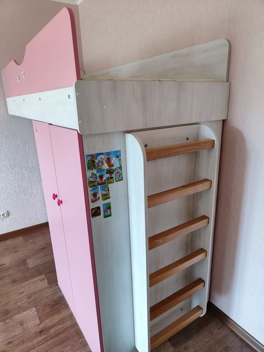 Двухъярусная кровать детская со столом и шкафом. Дитяче ліжко з шафою