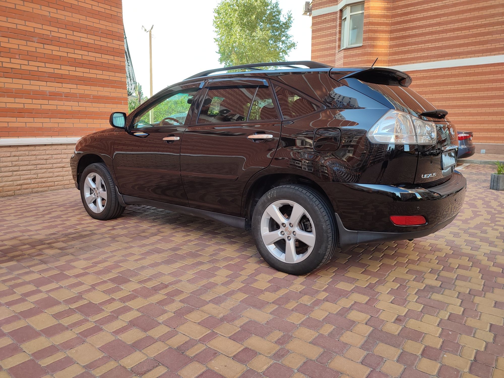 Продам. LEXUS RX 350