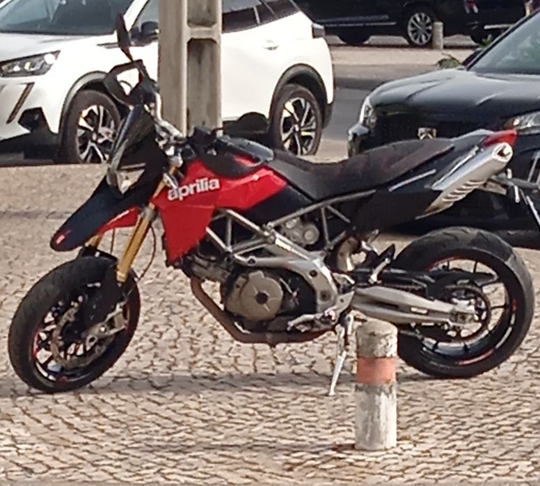 Aprilia Dorsoduro 750