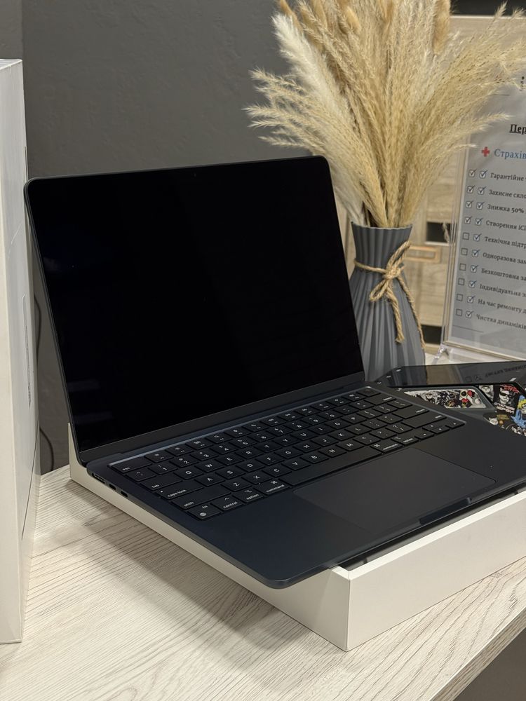 Macbook AIR M3 13’ 8/256gb midnight, повний комплект. Стан нового