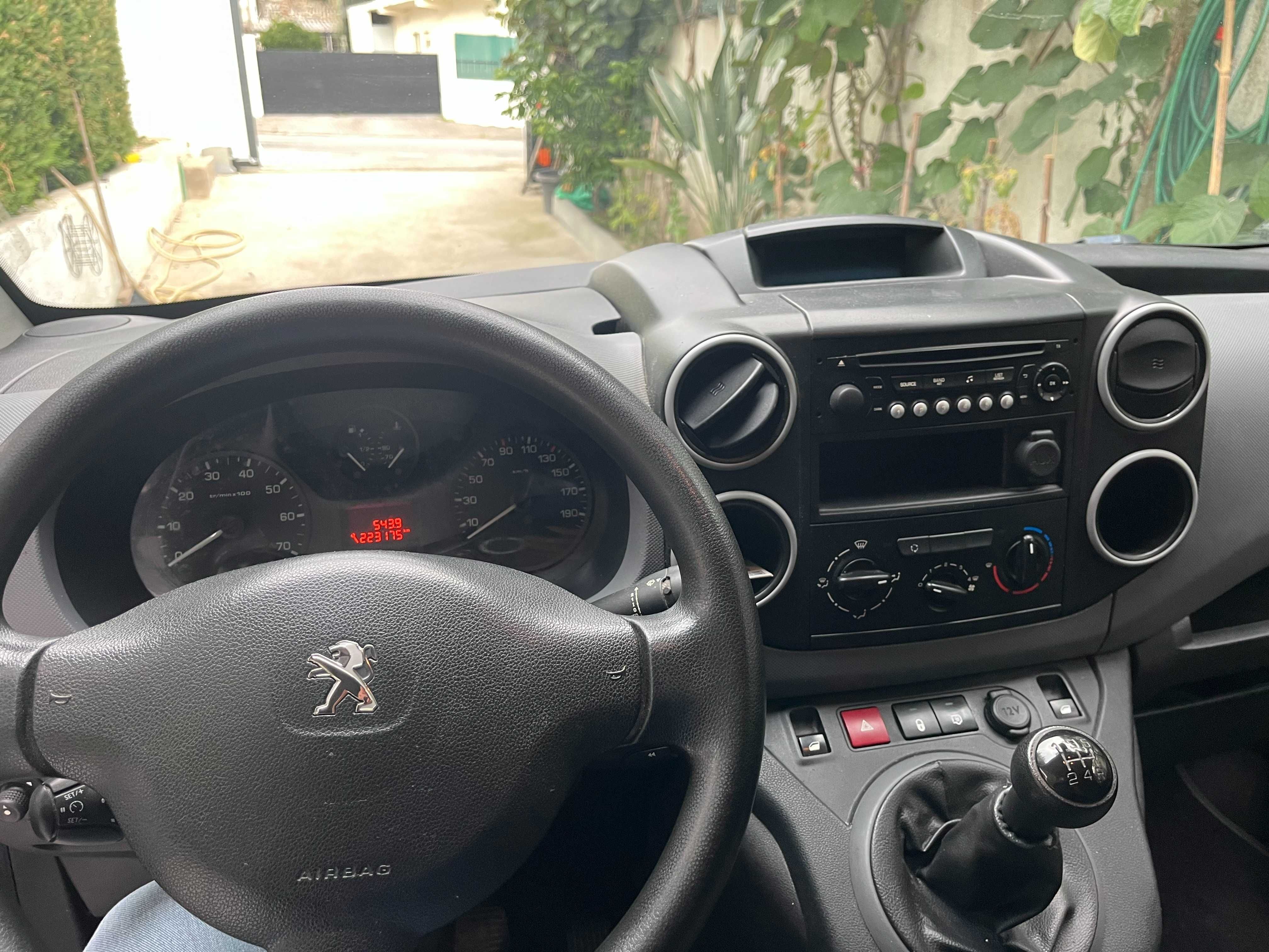 Peugeot partner 1.6HDI 100CV longa ano 2017-09