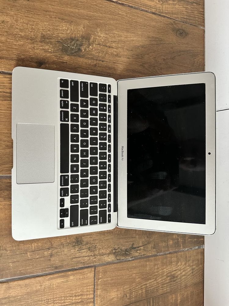 Apple Macbook Air 11’, 2011 року