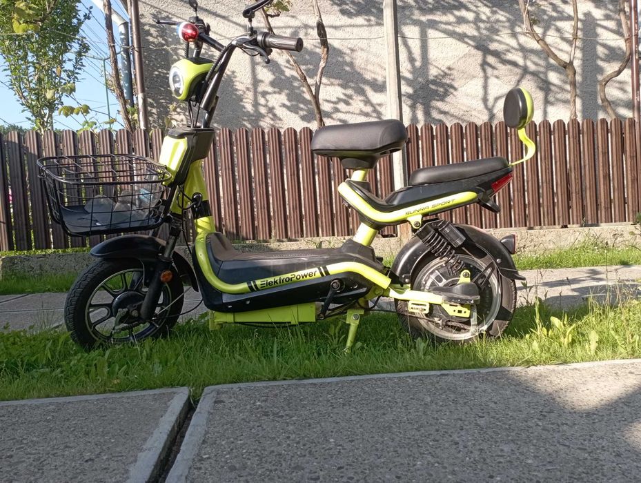 Продам електро скутери всі деталі за телефоном +380 97 782 3292