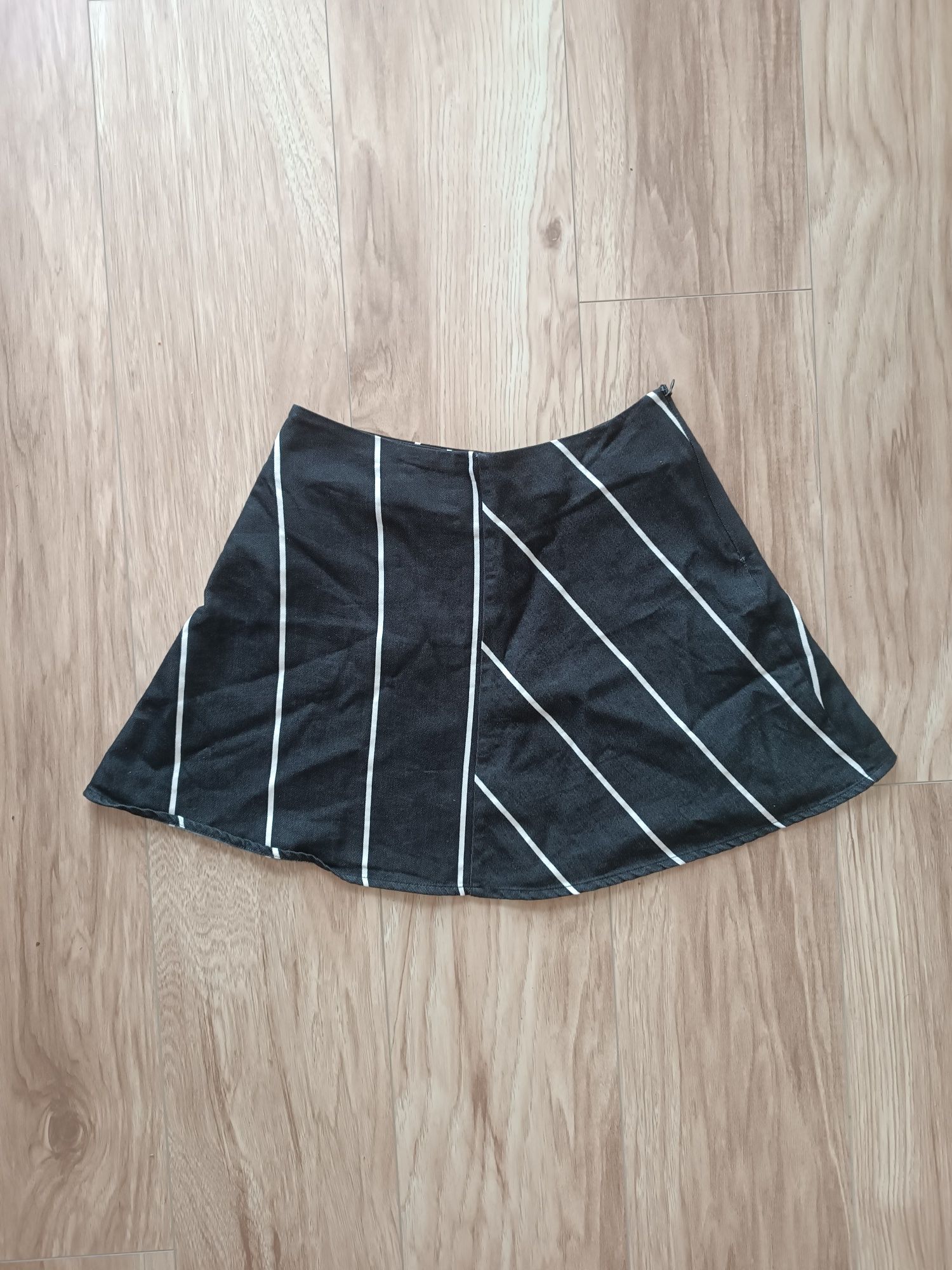 Czarna krótka bawełniana spódniczka w białe paski 34 XS Mango