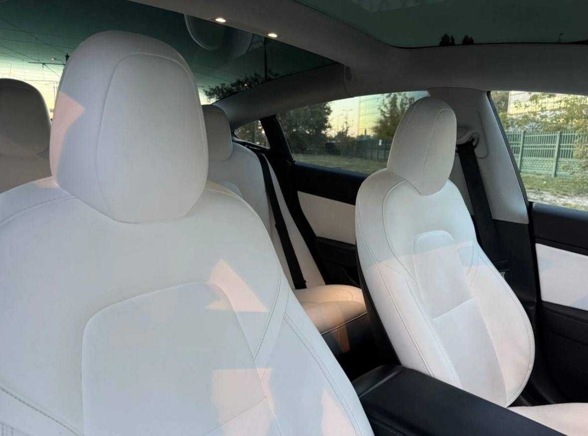 У продажі Tesla model 3 2019
