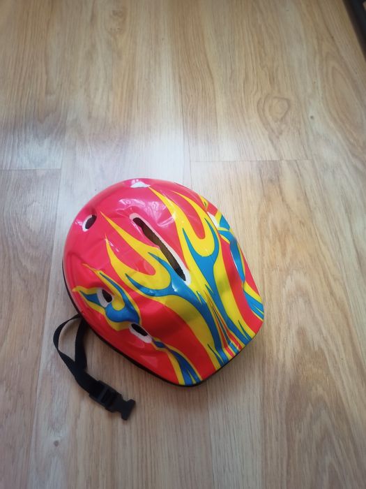 Каска дитяча для катання на роликах, велосипеді і т.д