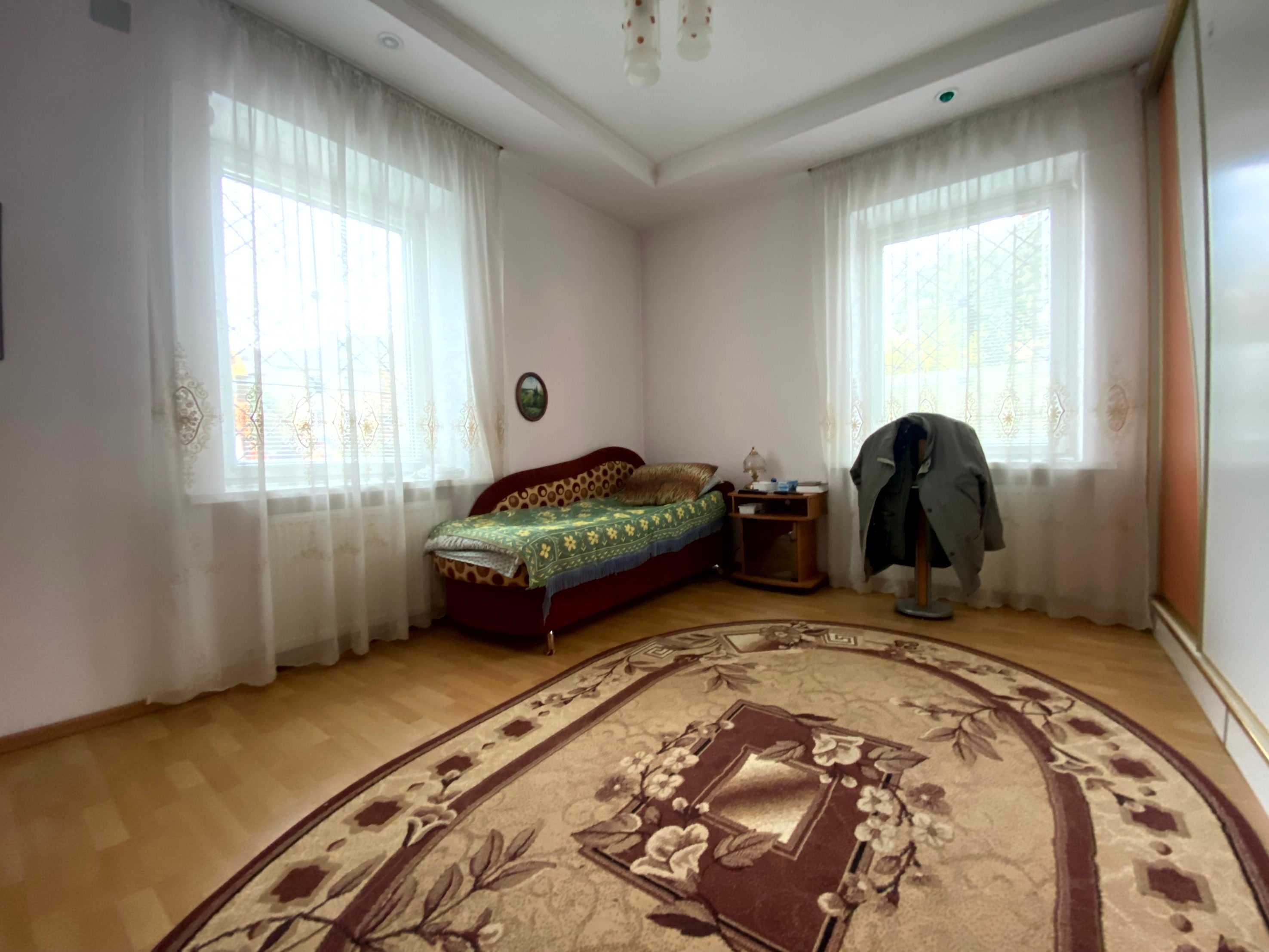 Продаж 4-кімнатної квартири в центральній частині м.Дрогобич!