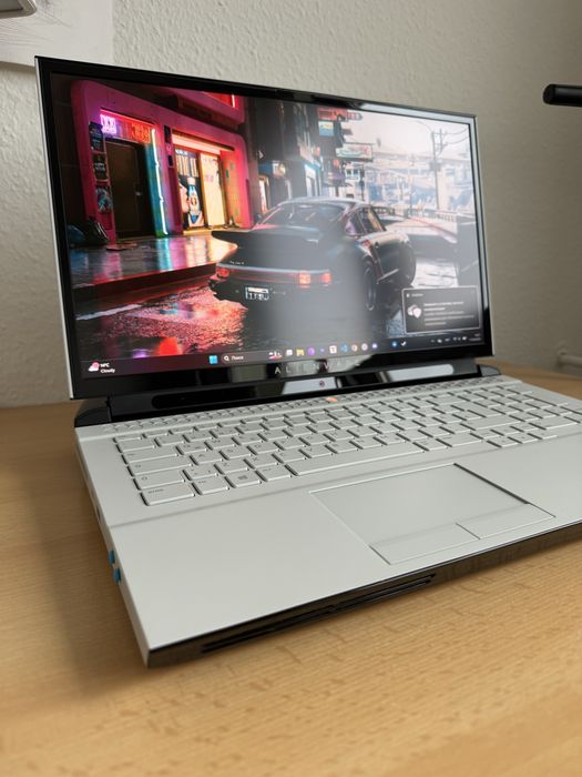 Alienware  Area51m r2
