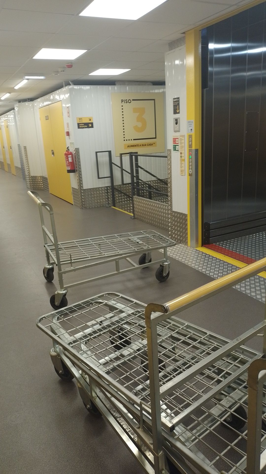 Aluguel de Carrinha Mudanças Transportes Nacionais e Internacionais (2
