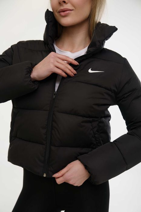 Куртка жіноча осіння коротка Nike чорна
