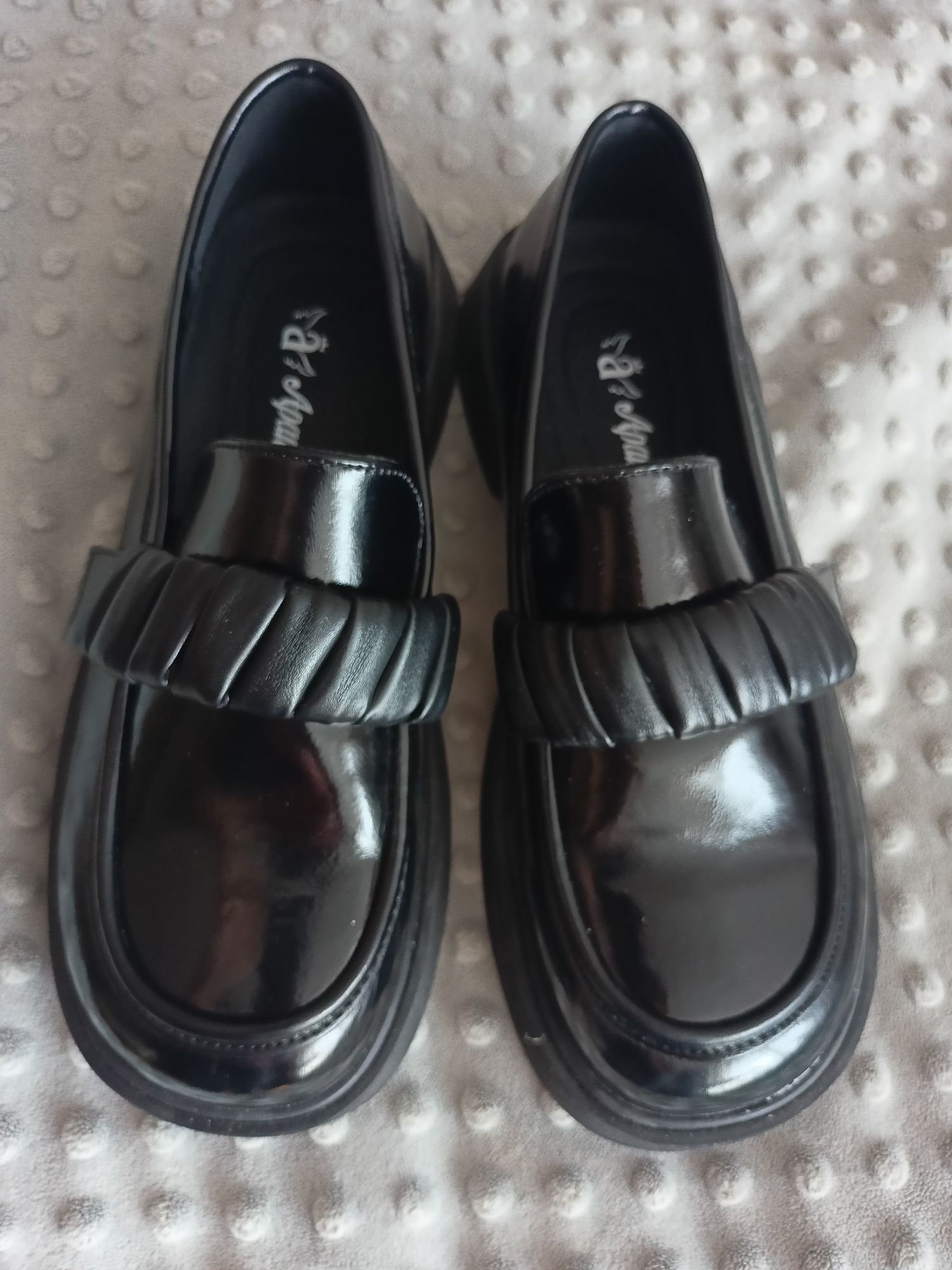 Buty dziewczęce czarne mokasyny rozmiar 37