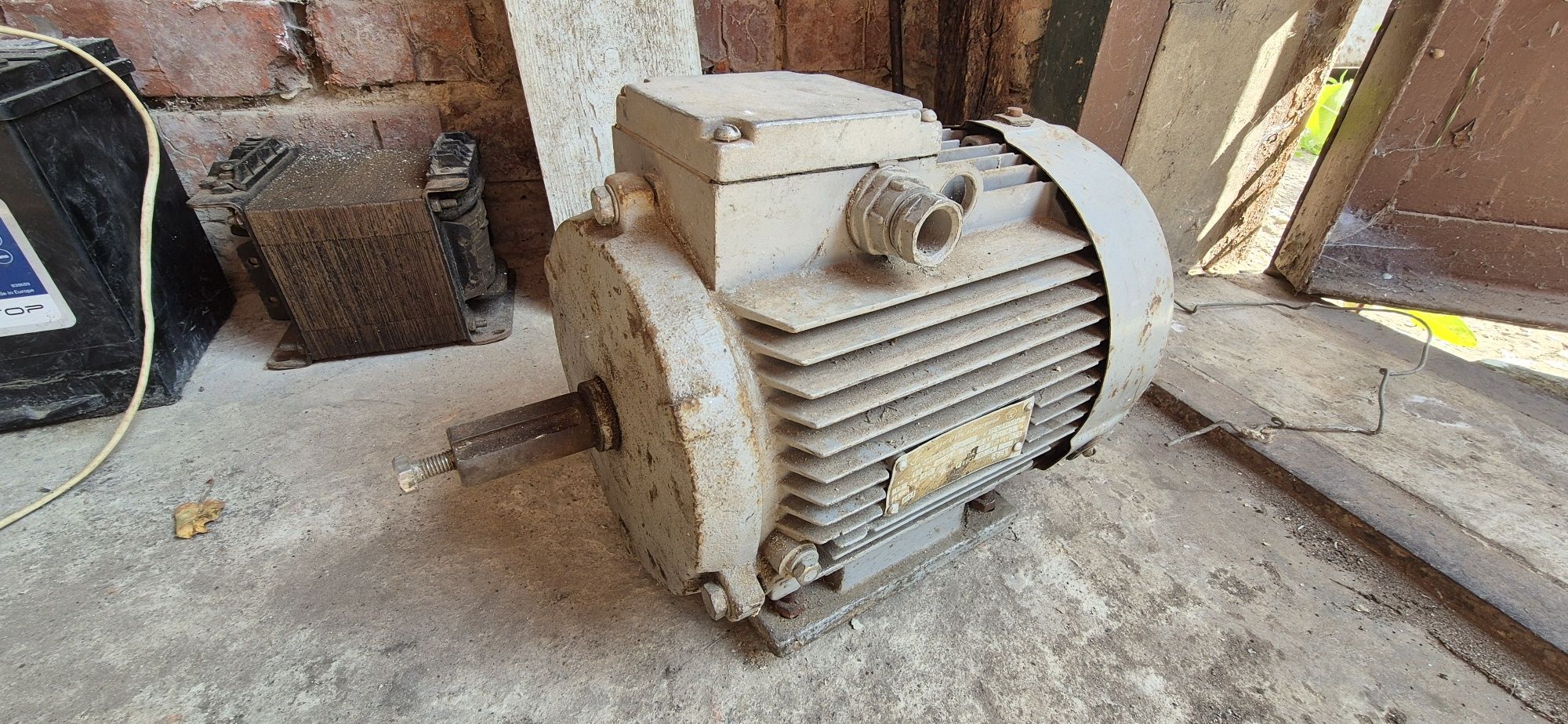Електродвигун АІР 90 L6 1.5 квт