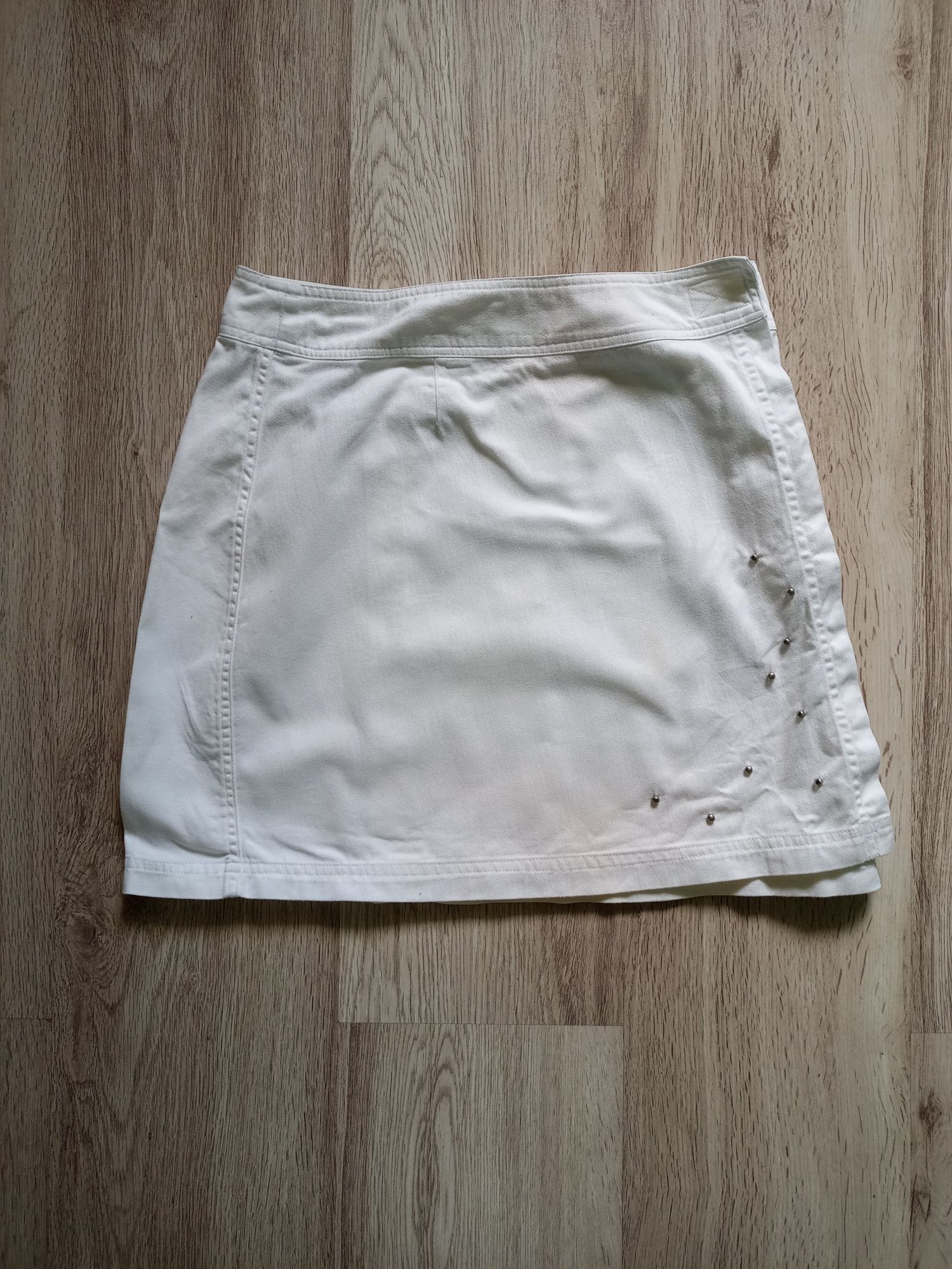 Biała spódniczka mini/krótka. Rozmiar M