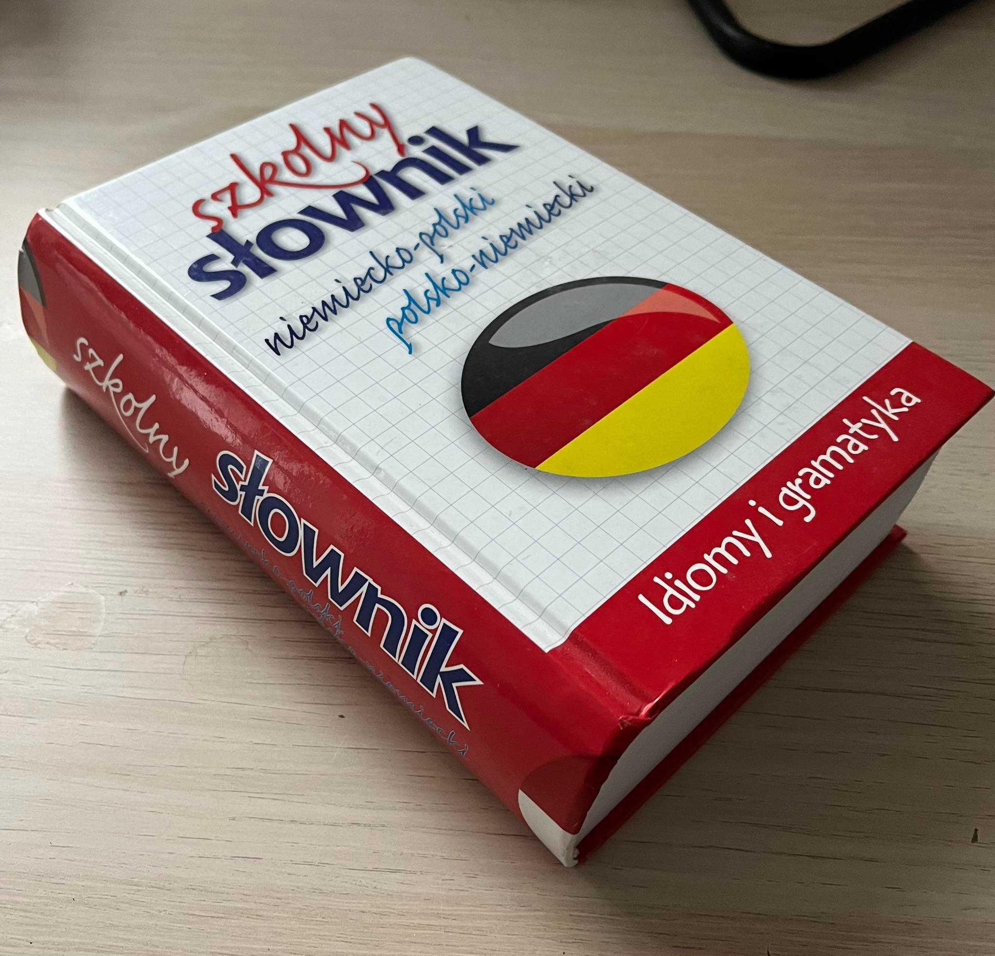 Szkolny słownik niemiecko - polski - Idiomy i gramatyka