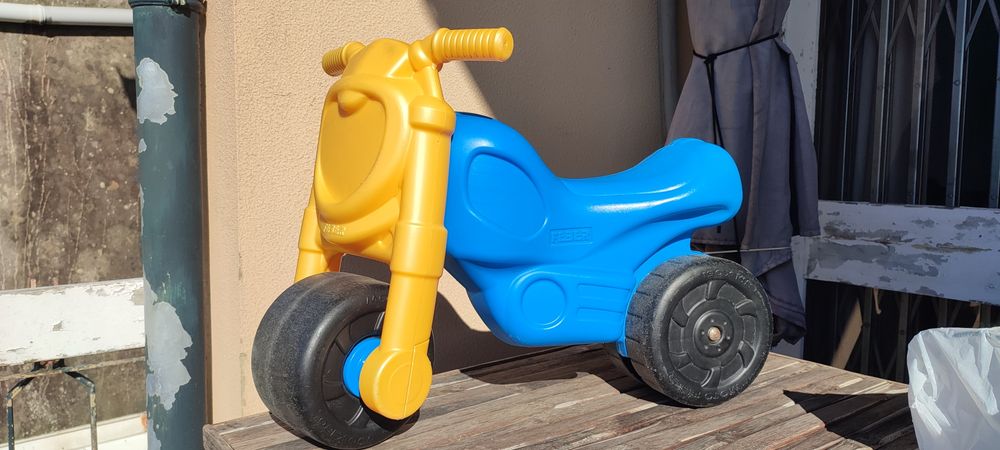 Mota kids Feber super prática leve resistente confortável como nova