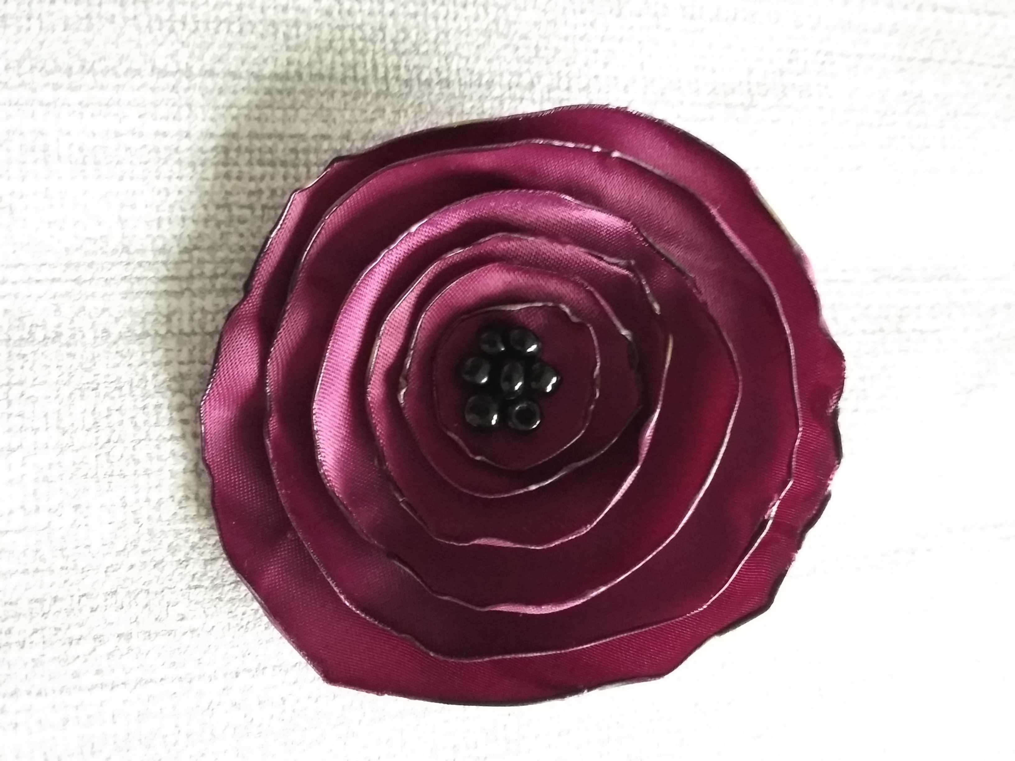 Broszka fioletowy materiałowy kwiat