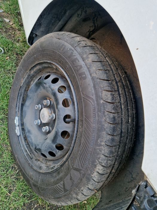 Renault Kangoo koła 195/65/15  opony 2023 rok jak nowe