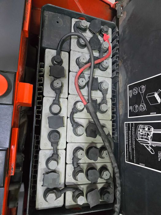 Штабелер самохідний Linde 1.6 тонни, підйом 3,7 метра