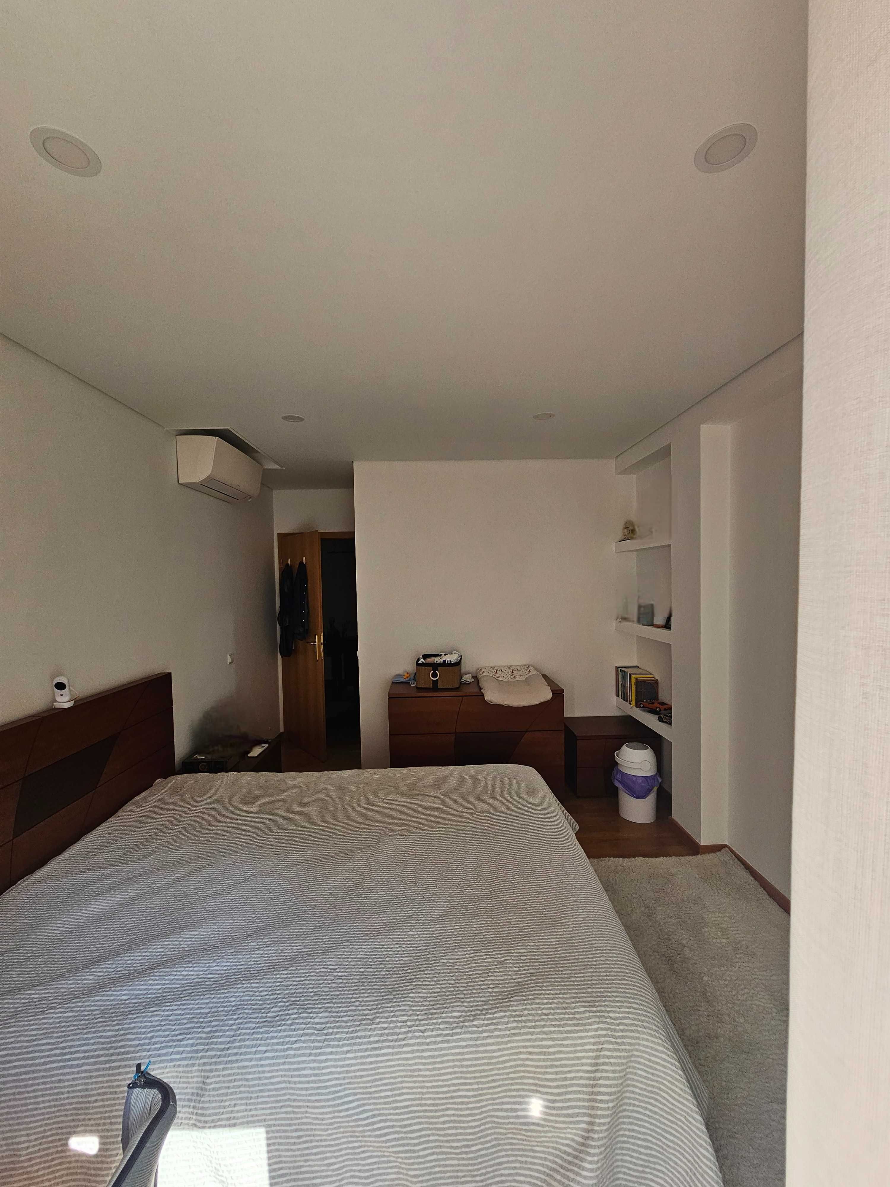 Venda de Apartamento T3 (c/ garagem e terraço)