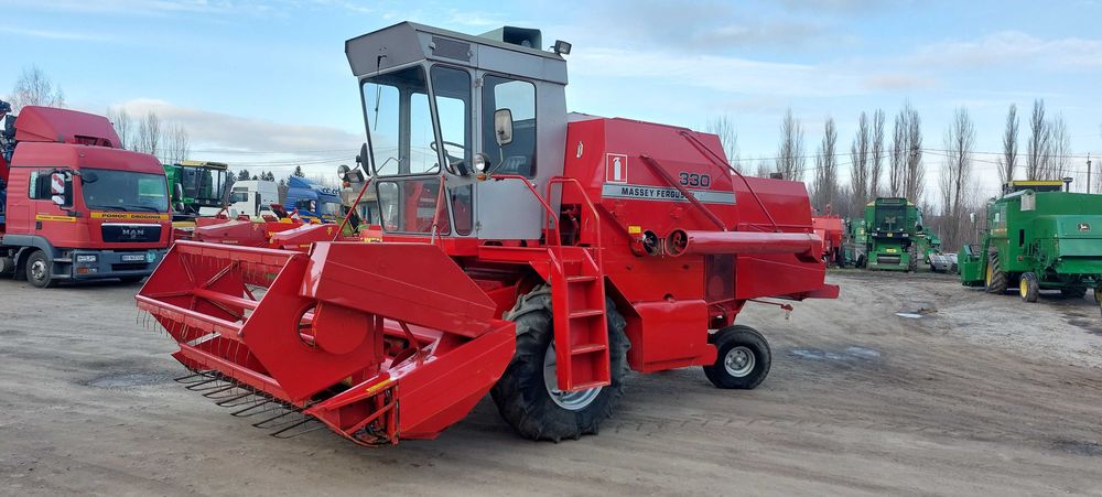 Зернозбиральний комбайн Massey ferguson 330 2.7m