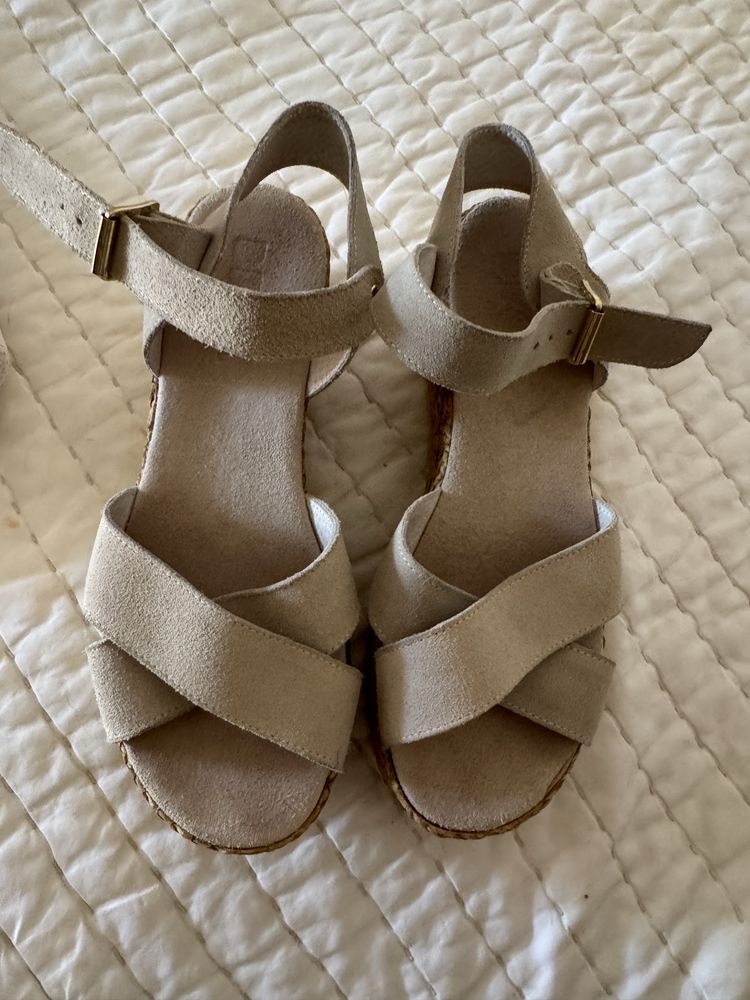 Sandalias de pele