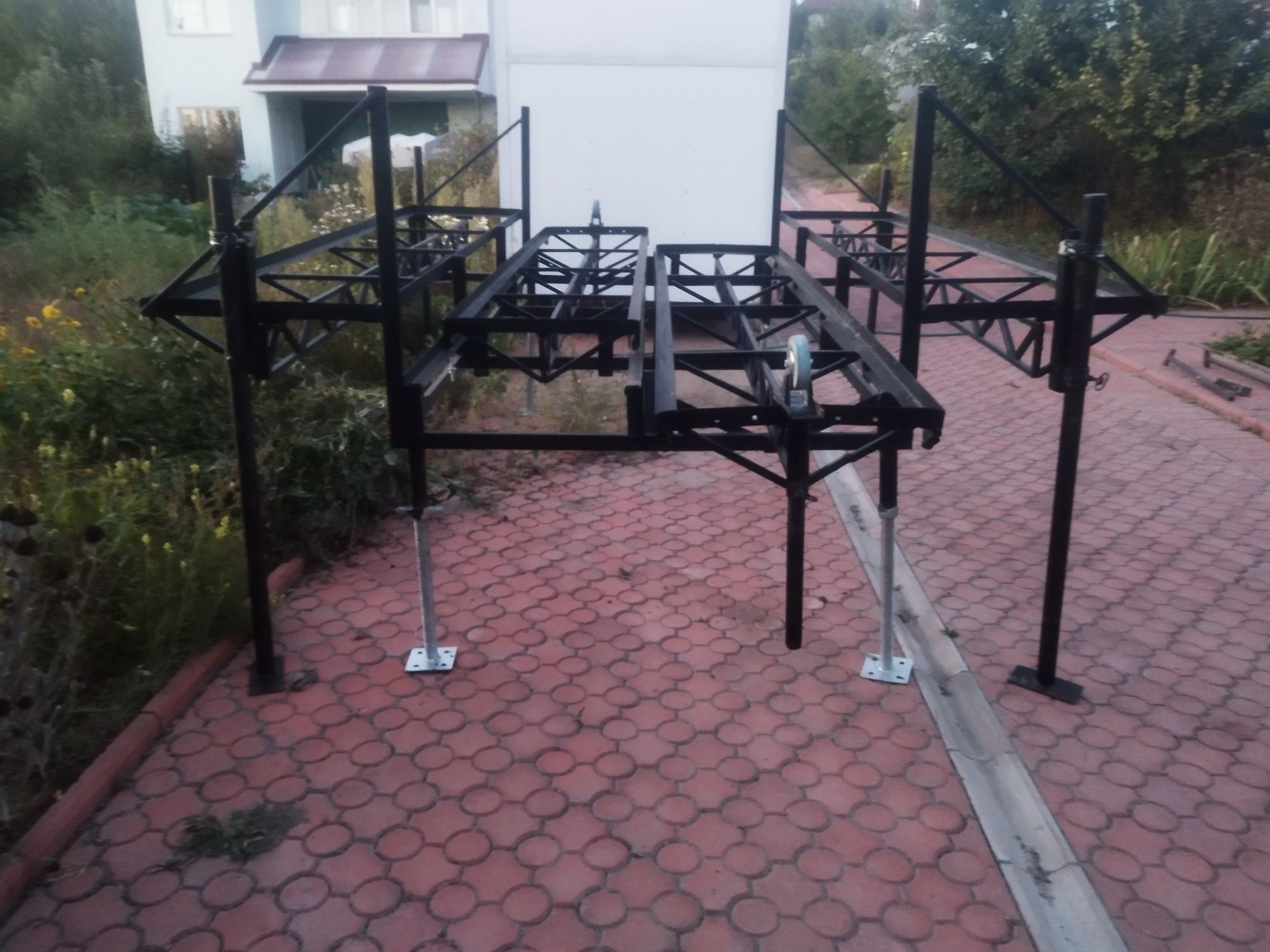 Причіп Лев з лафетами
