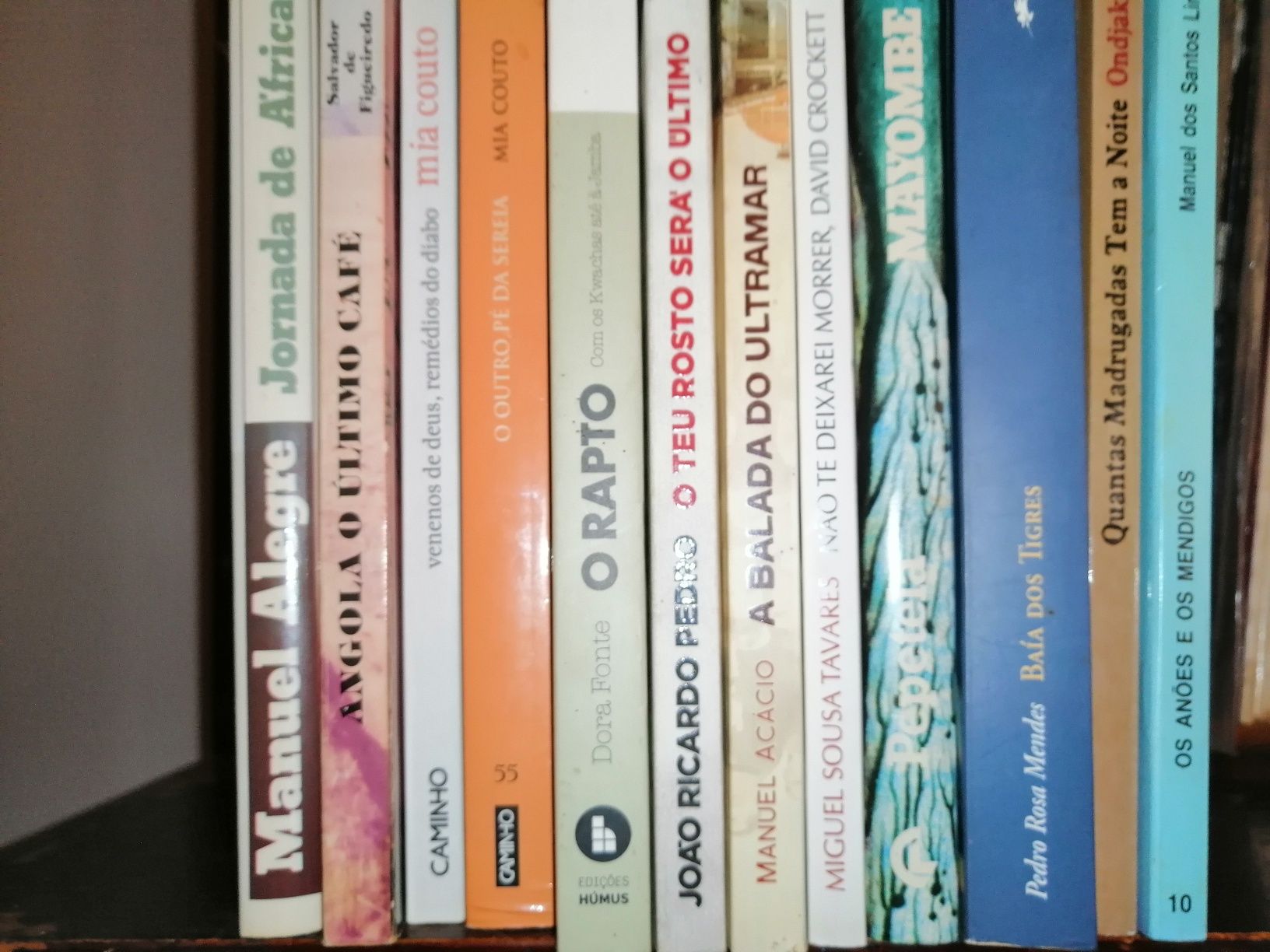 Vários livros.A partir dos três euros