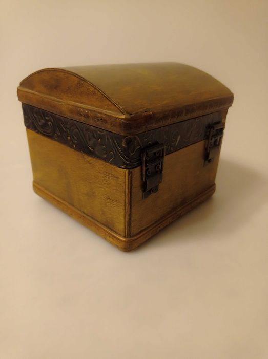 antyczne drewniane pudełko