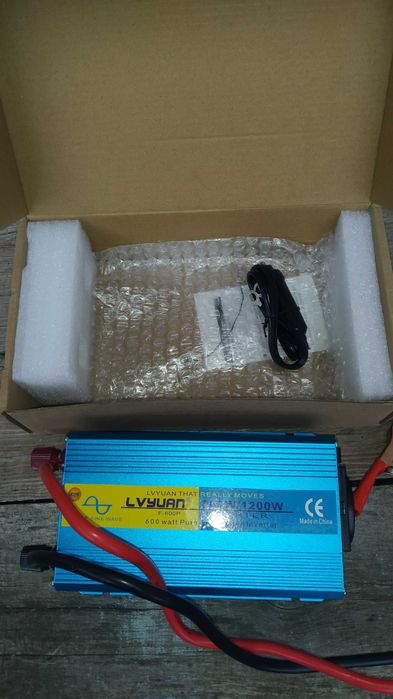 Інвертор 12 220 , Lvyuan 600/1200W, чистый синус