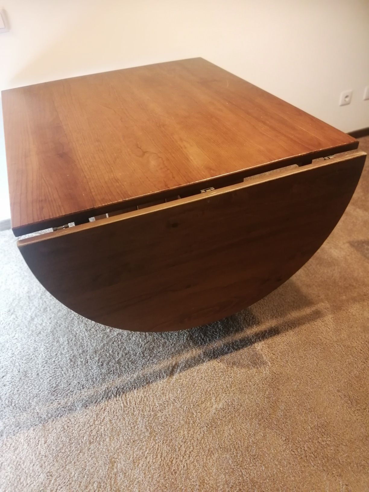 Vendo uma Mesa em pinho maciço da marca CERNE