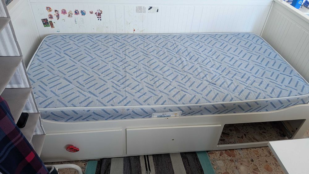 Cama de solteiro usado, c/ 2 colchões